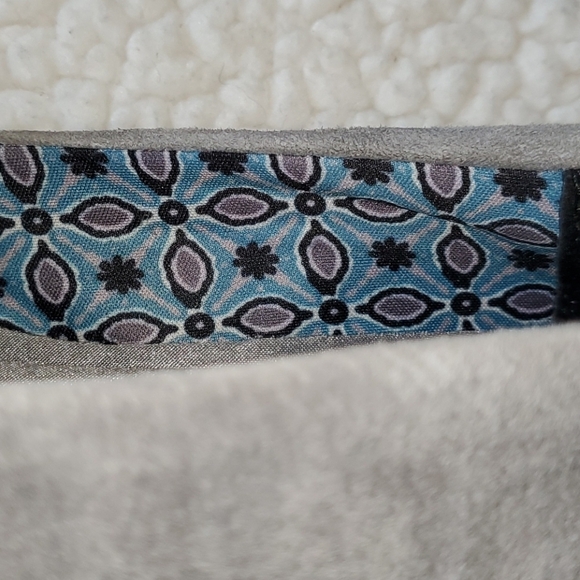 Skechers Sz. 8.5 Hand Tooled Soft Grey Leather Slipons - Picture 9 of 11